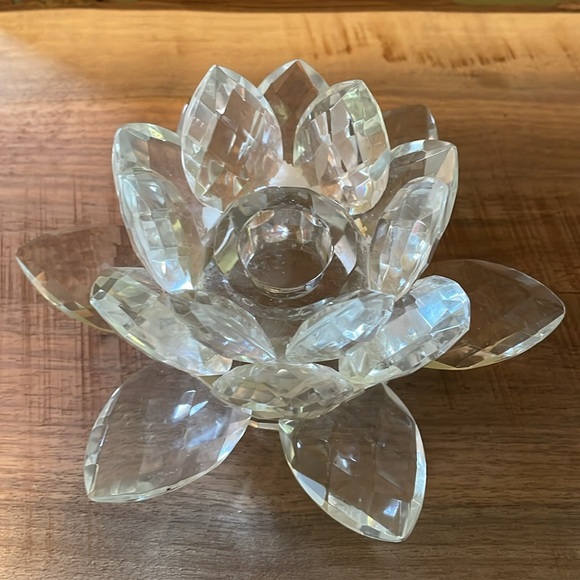 Crystal Clear lotus flower candle holder. - Picture 2 of 3